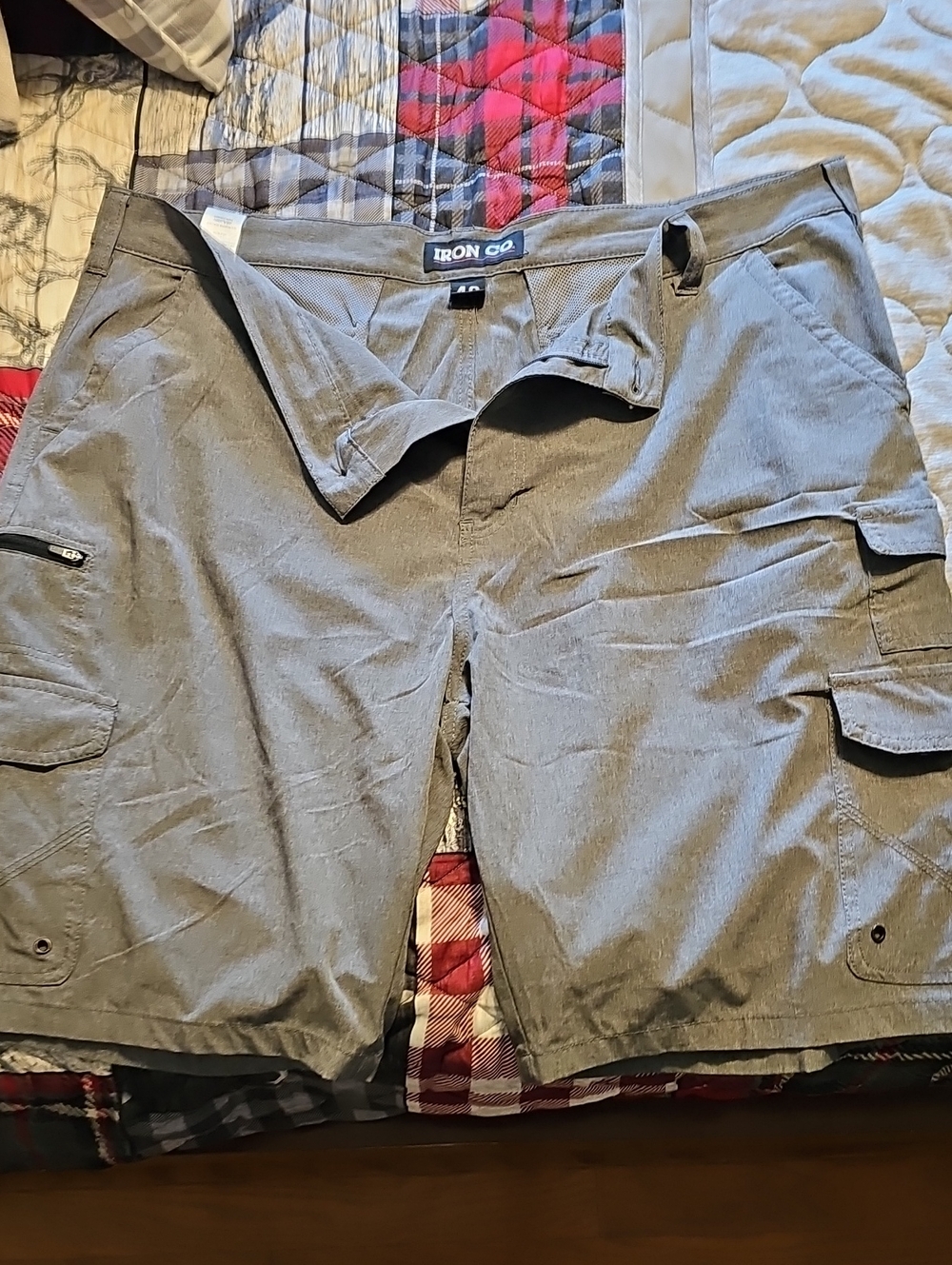 Iron Co. Men's Olive Gray Cargo Shorts - Multi-Pocket Utility